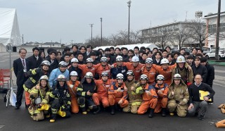 消防学校集合写真（卒業生と2年生）